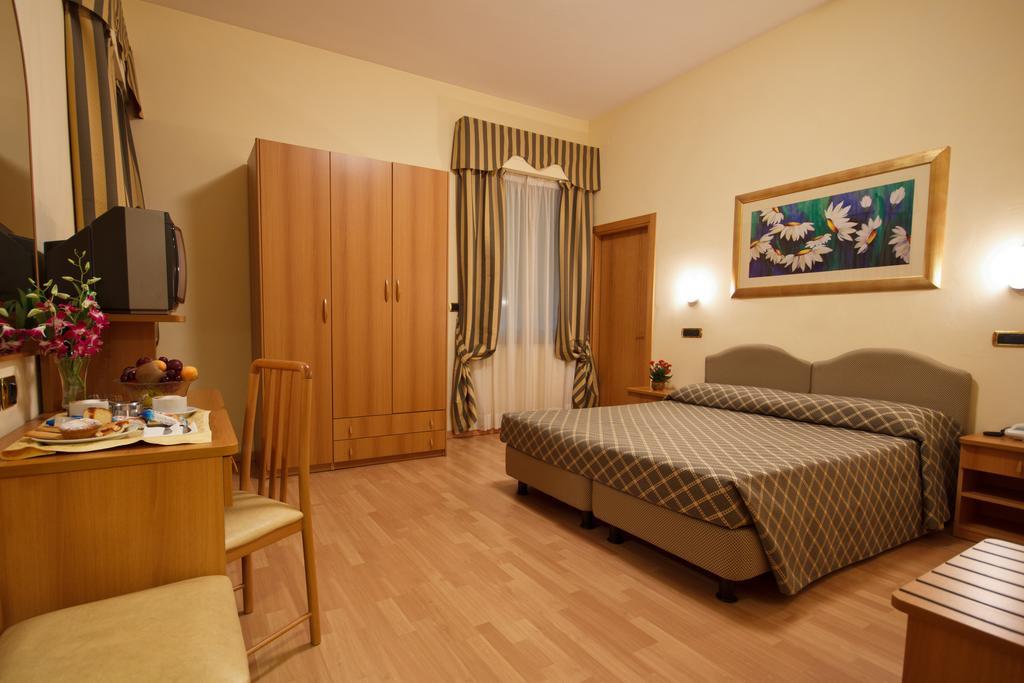 Hotel Villa Luca Chianciano Terme Exterior photo